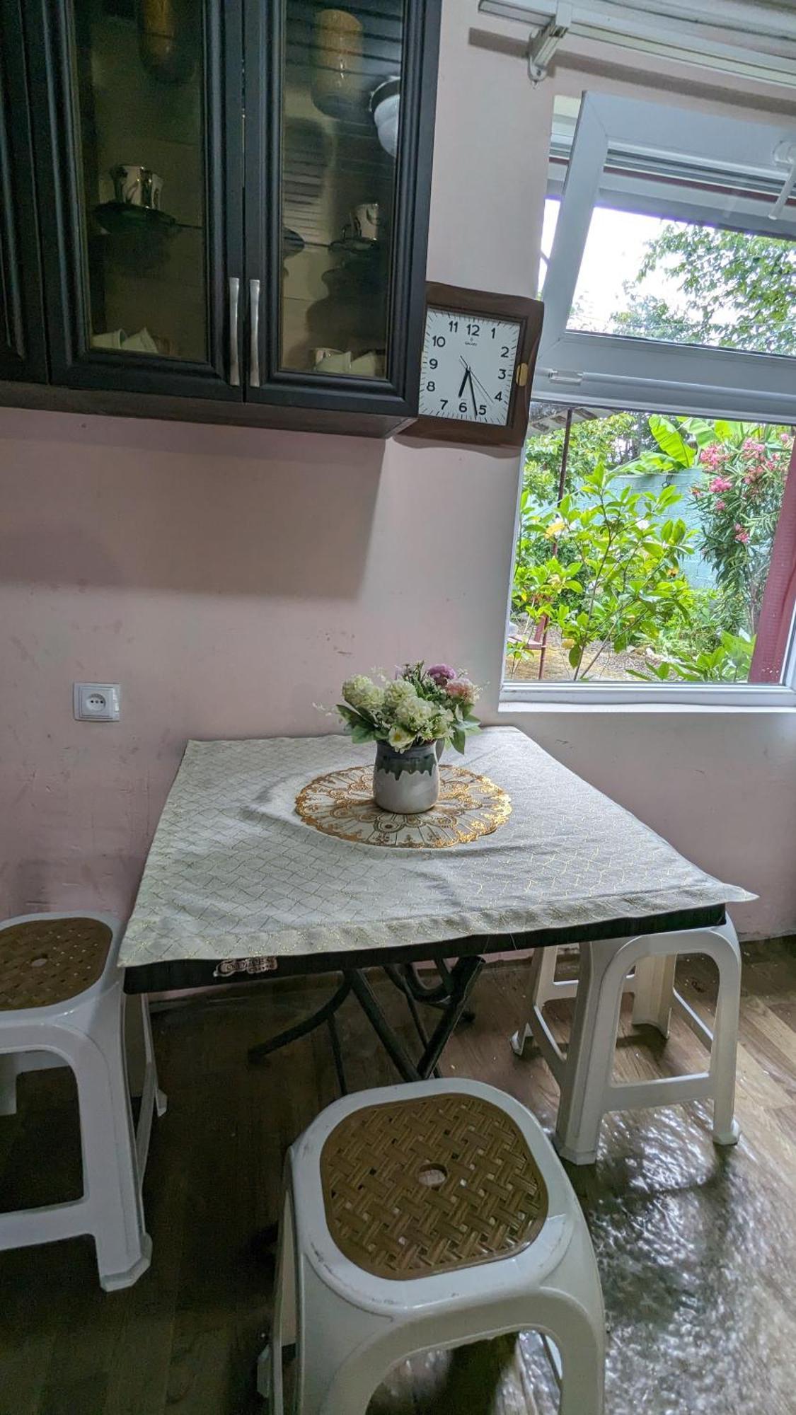 Mano'S Guest House Kobuleti Bagian luar foto