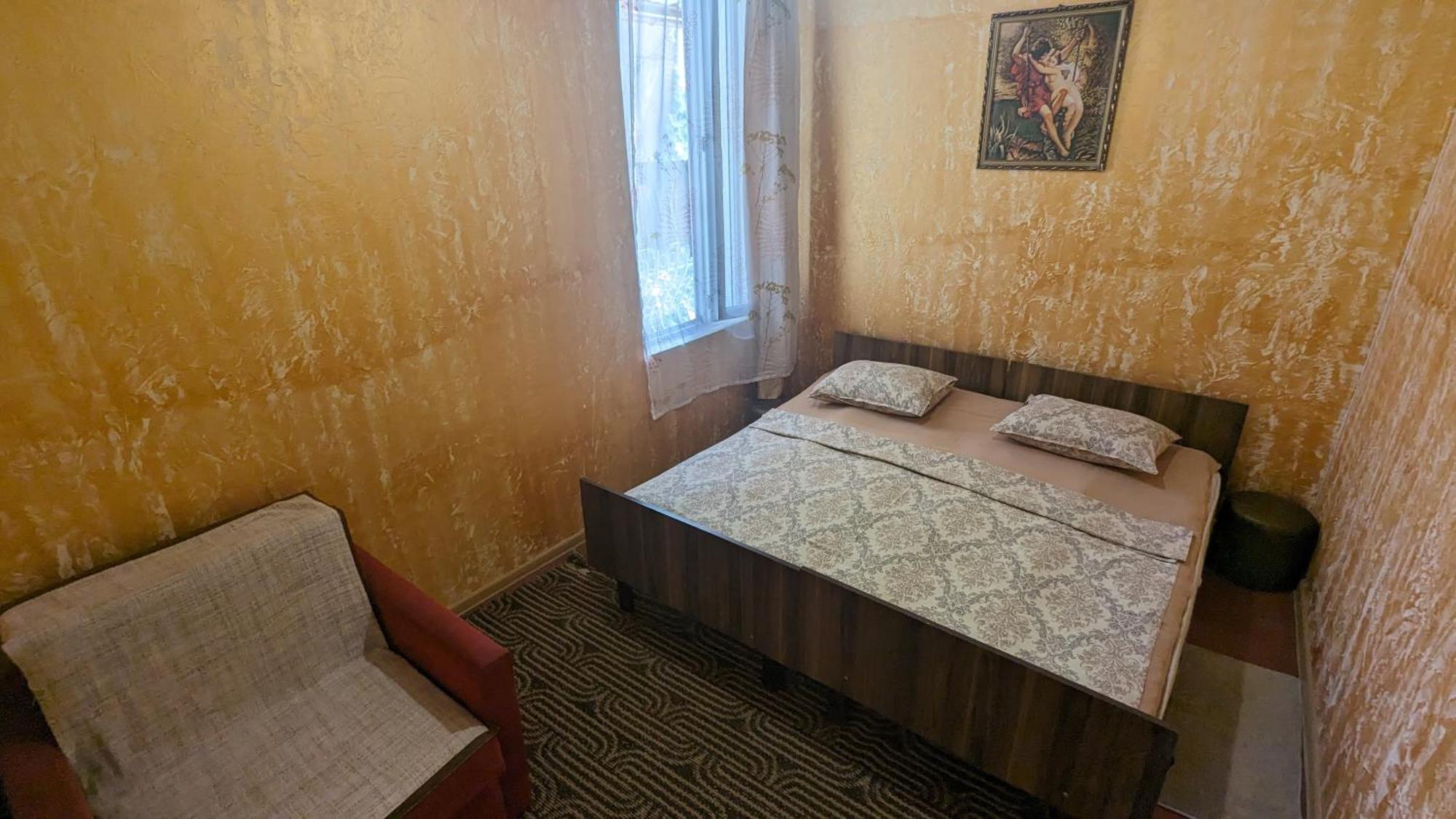 Mano'S Guest House Kobuleti Bagian luar foto
