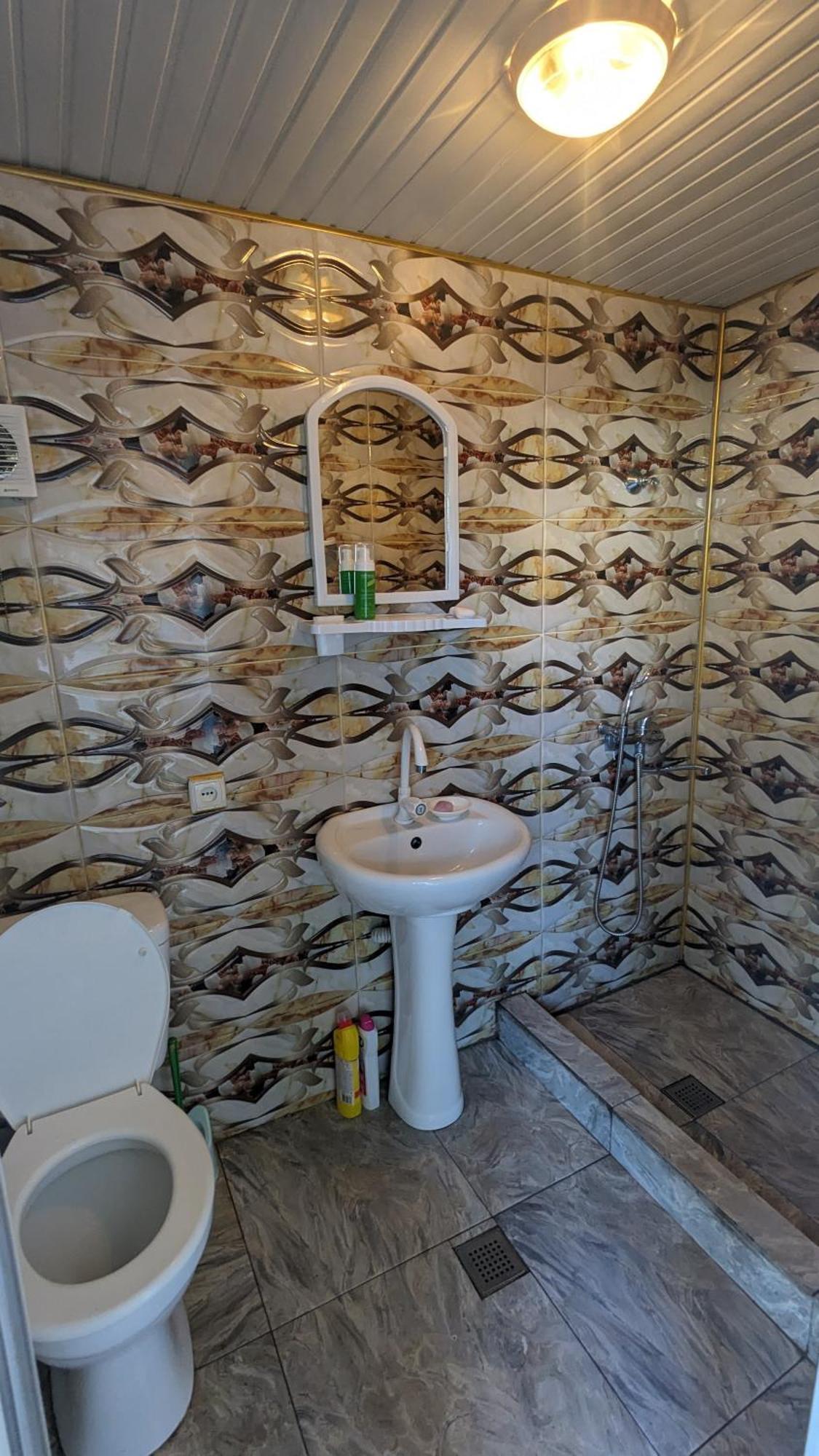 Mano'S Guest House Kobuleti Bagian luar foto