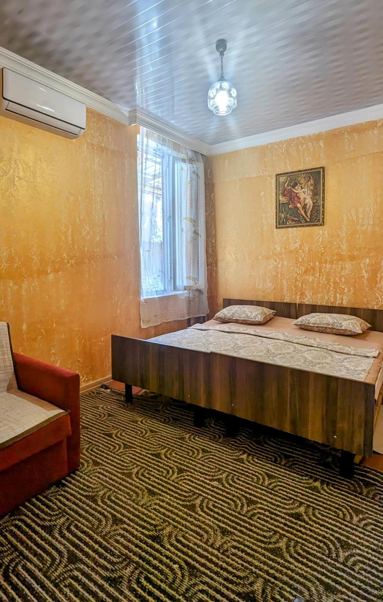 Mano'S Guest House Kobuleti Bagian luar foto