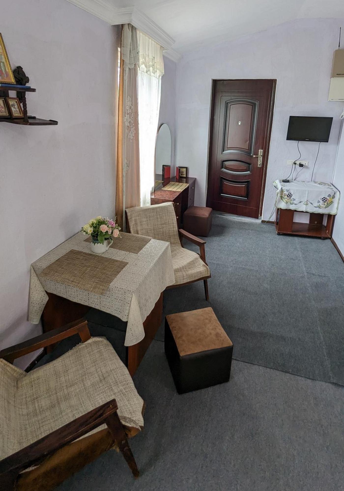 Mano'S Guest House Kobuleti Bagian luar foto