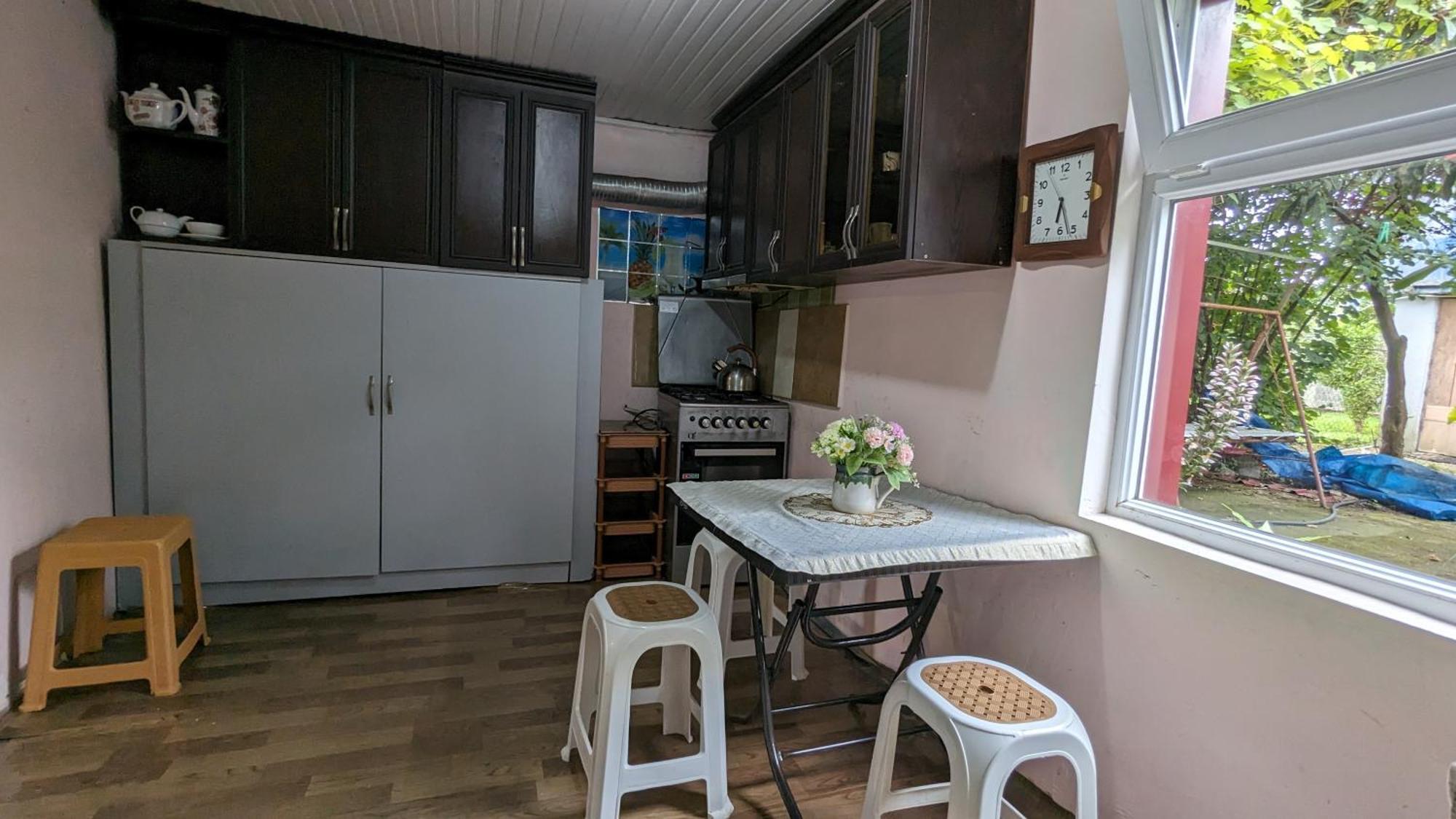 Mano'S Guest House Kobuleti Bagian luar foto