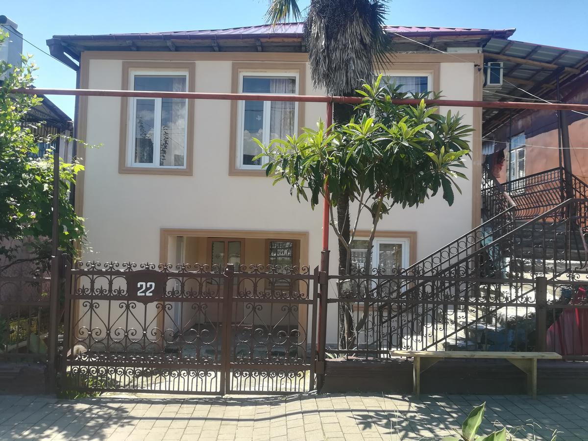 Mano'S Guest House Kobuleti Bagian luar foto